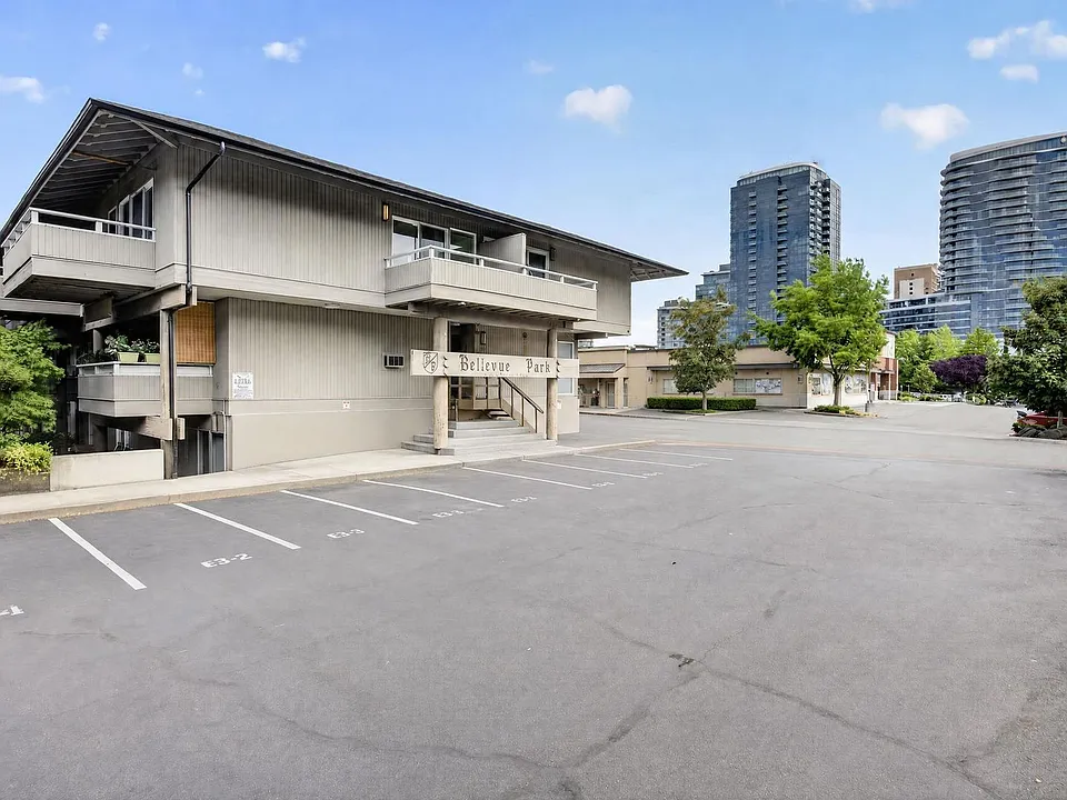 812 100th Ave NE #202