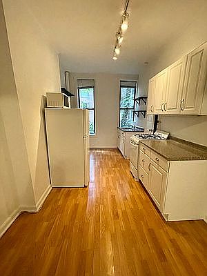 1st image of 232 E 77th St APT 3B
