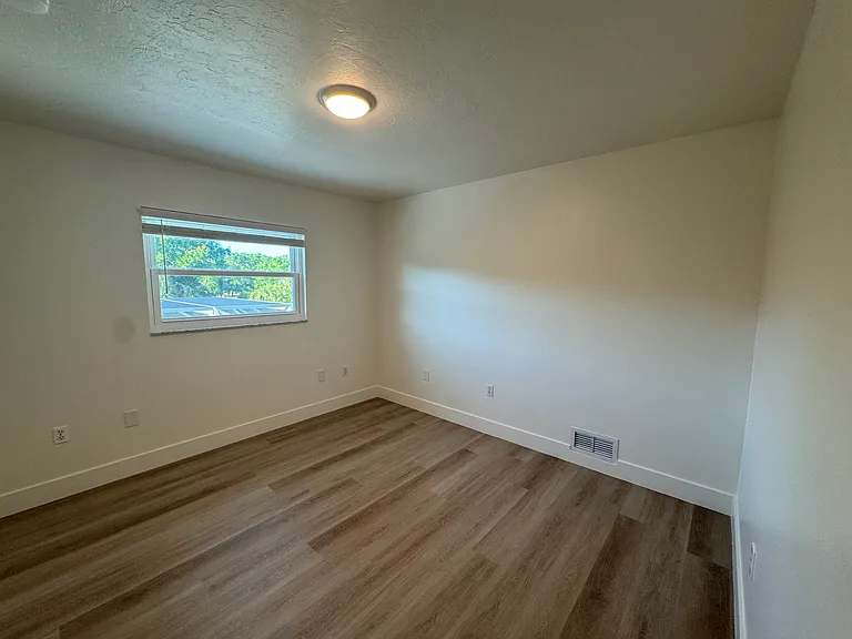 601 Shetland Cir — Photo 43