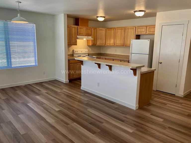 524 32nd St #402 — Photo 3