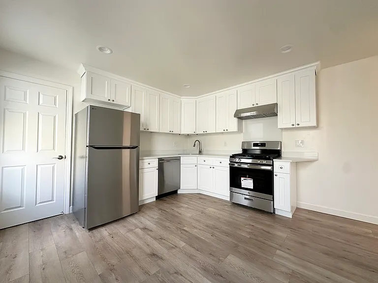 72 Easton St #2 — Photo 3