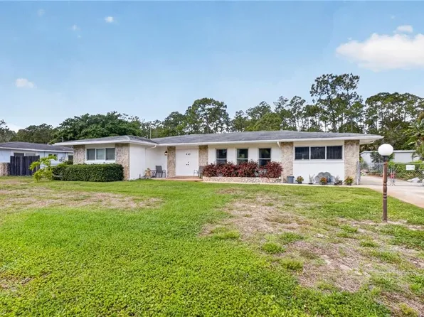 443 Castle DR, NAPLES, FL 34119