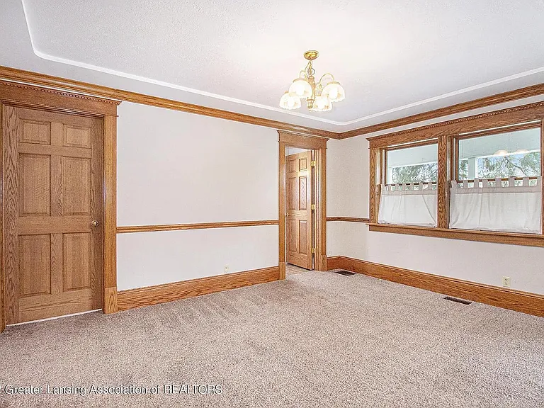 602 S Lansing St — Photo 5