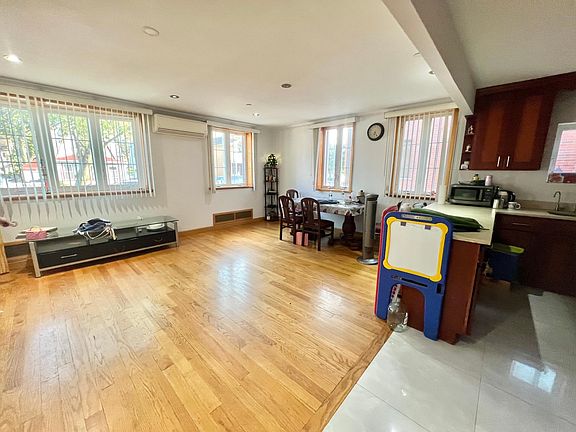 4th image of 18923 44th Ave #2