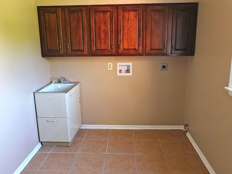 7608 Kyles Station Rd — Photo 20