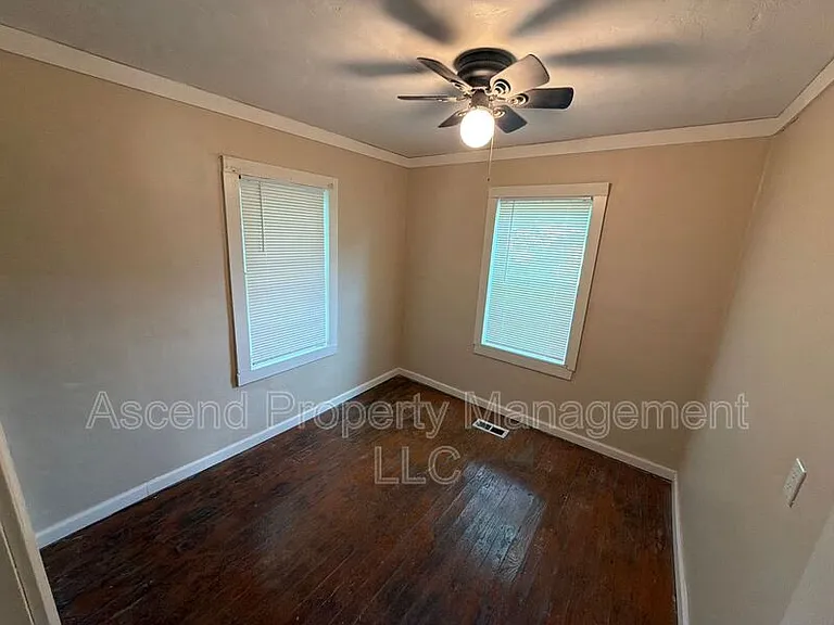 557 N Willow St — Photo 1