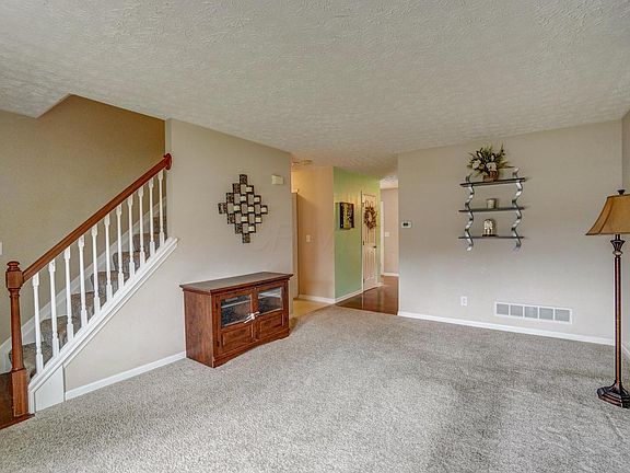 4th image of 210 Coachman Dr