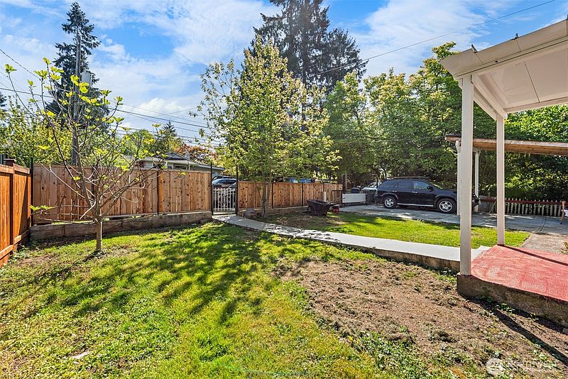 4th image of 13721 37th Avenue NE