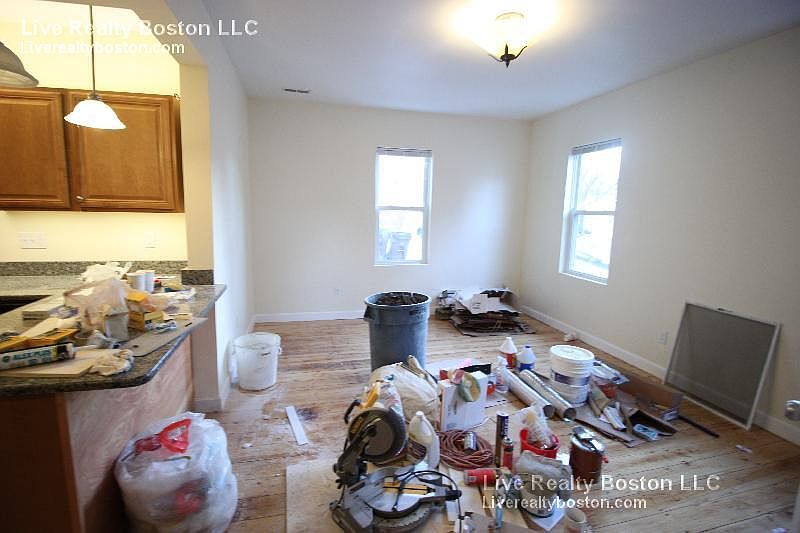 2nd image of 8 Smythe St #1