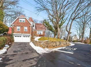 34 Holsman Rd, Staten Island, NY 10301