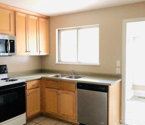 3rd image of 123 Garden Ln