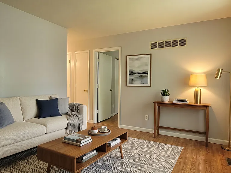 4006 Esseldale Dr #4006 — Photo 2