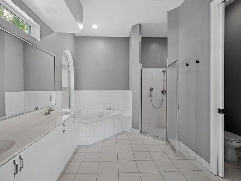 1680 SW 14th Dr — Photo 25
