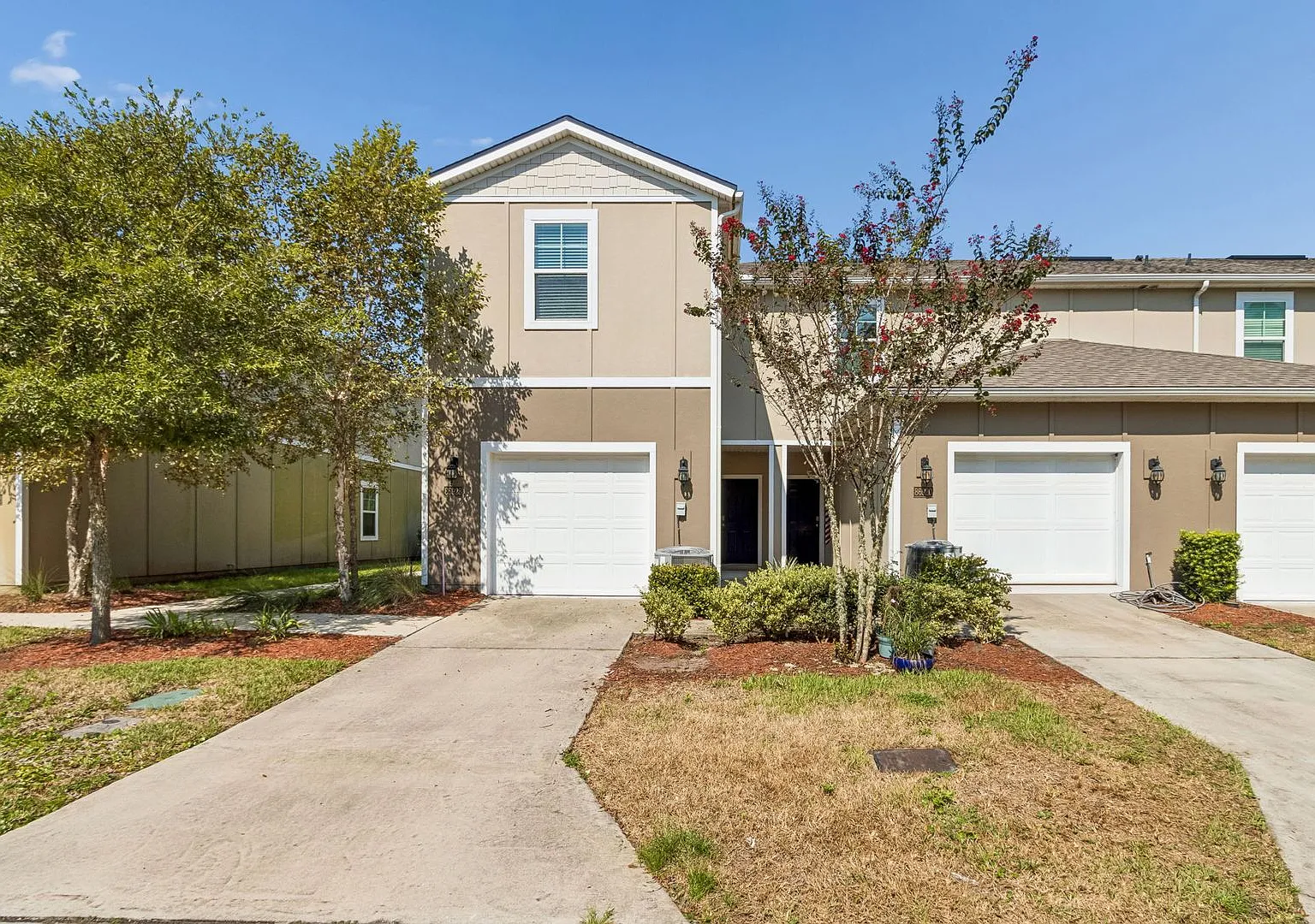 Spacious 3-Bedroom Townhome in Convenient Yulee Location — Photo 1