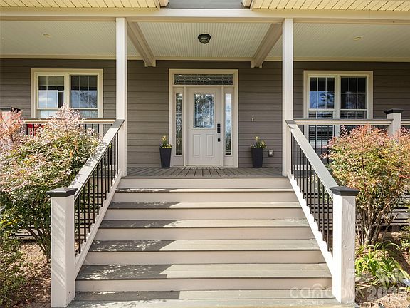 2nd image of 18 Brook Meadows Ln