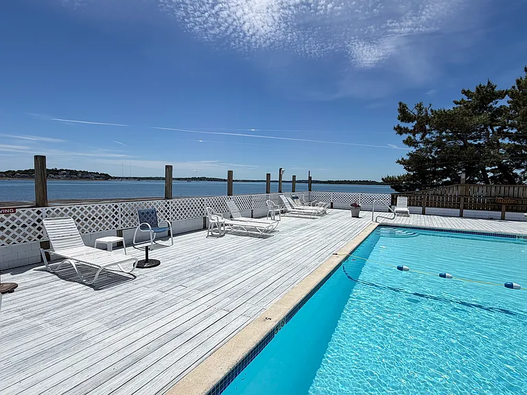 1 Commodore Ct #201 — Photo 1