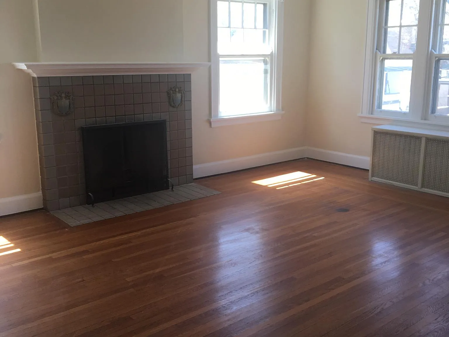 1348 Duncan Ave — Photo 2