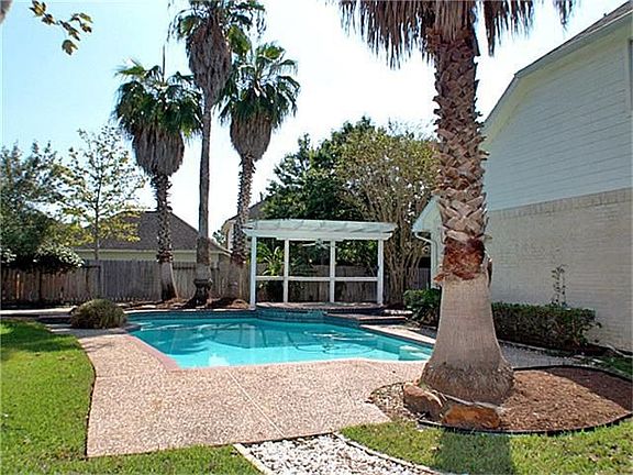 2nd image of 2511 Lake Crest Ct