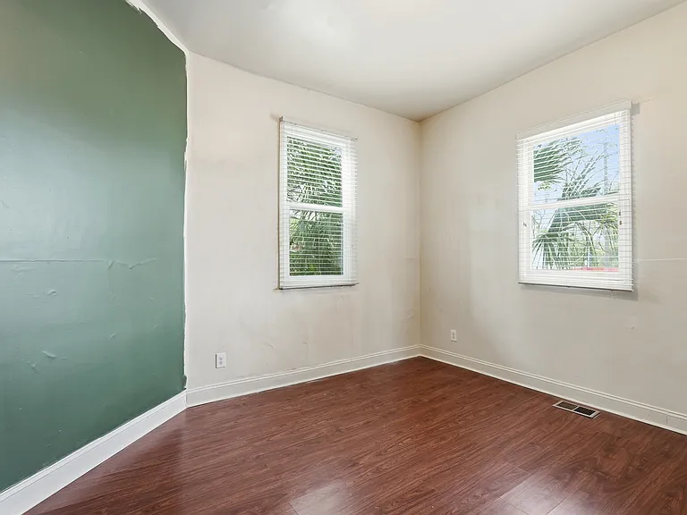 309 W 41st St #B — Photo 13