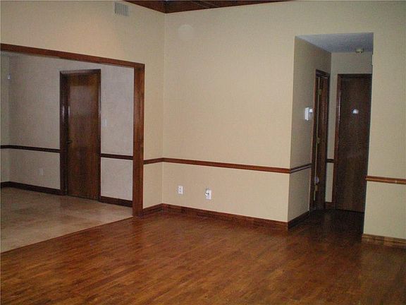 5th image of 4208 Country Brook Dr