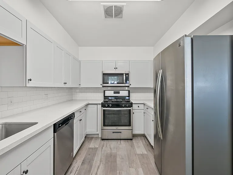 809 W Avenue J10 — Photo 8