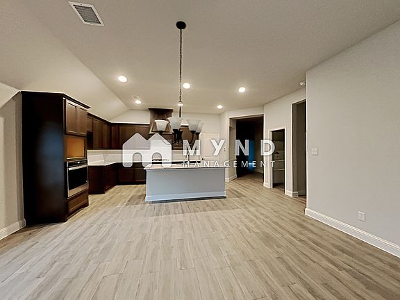 5th image of 544 Bradley Dr