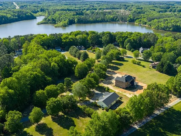 242 Lake Ridge Dr, Buffalo Junction, VA 24529