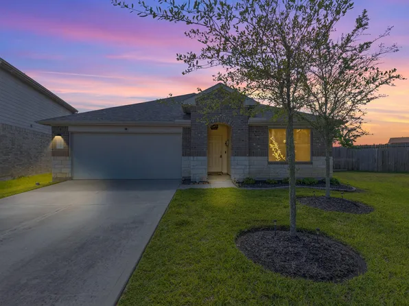 7906 Tamarind Ln, Baytown, TX 77521