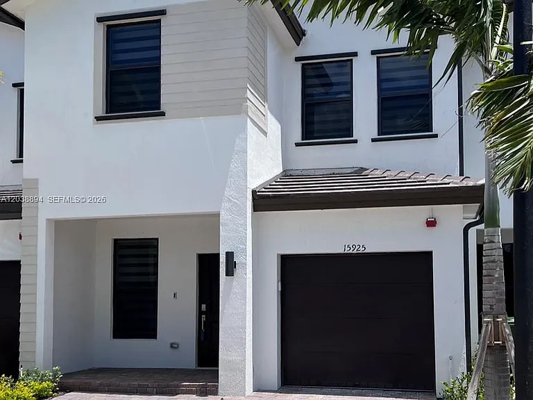 15925 SW Southwest 2 Pl — Photo 24