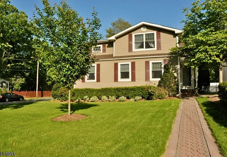 44 Winchester Rd — Photo 1