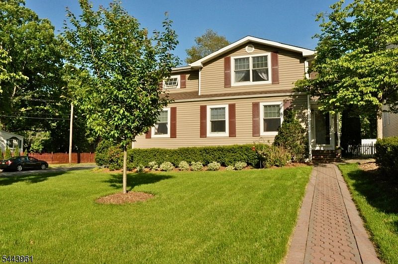 1st image of 44 Winchester Rd