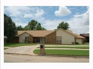 1513 Smoking Tree St, Moore, OK 73160