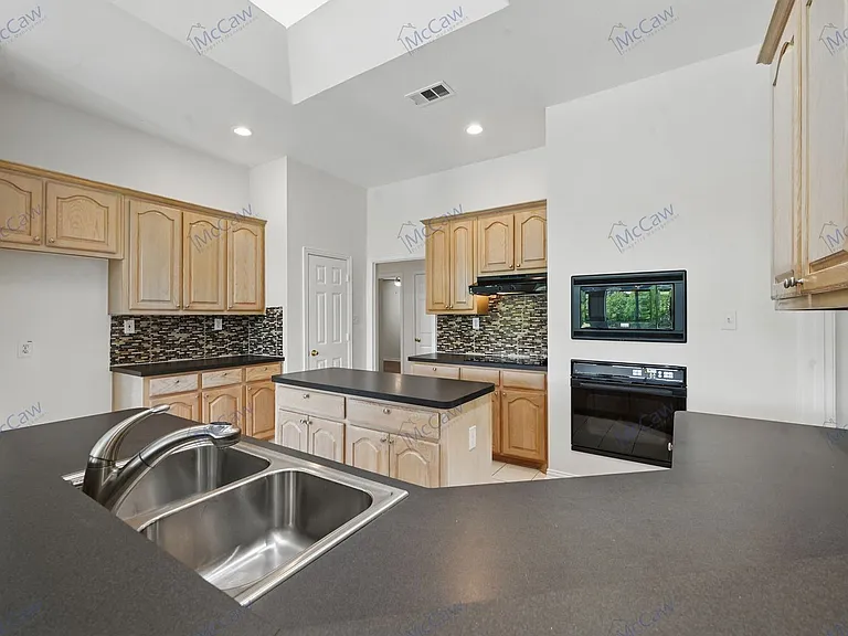 544 Layton Dr — Photo 13
