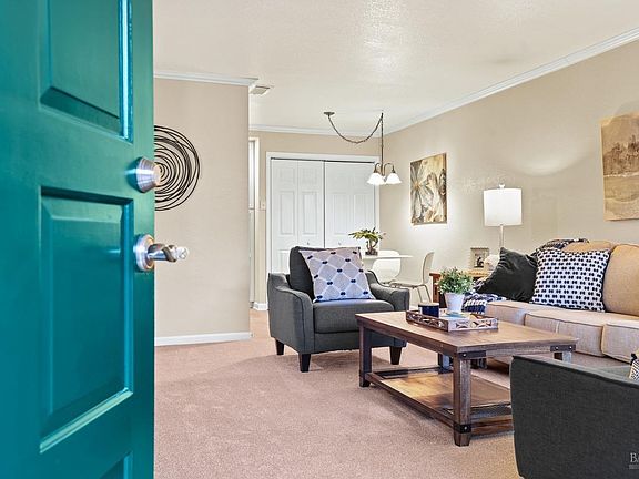 4th image of 975 Santa Cruz Way