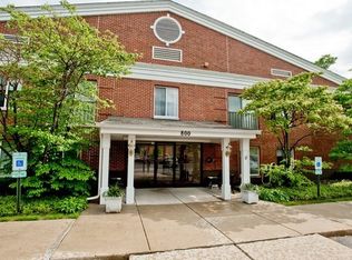 800 Ridge Rd APT 106, Wilmette, IL