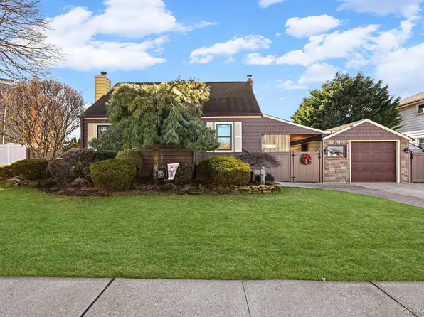 264 N Delaware Avenue, Massapequa, NY 11758