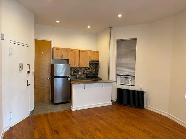 30-15 14th St #18 — Photo 3