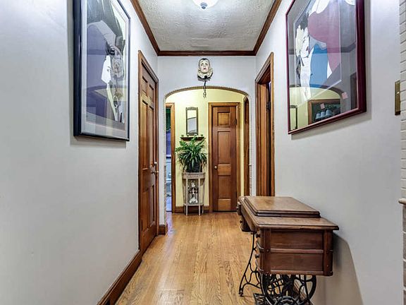 5th image of 306 Oak Park Dr