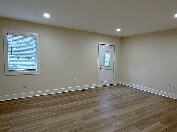 4th image of 19612 Oak St #9