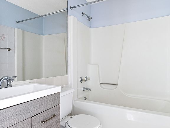 5th image of 887 Hancock St #2