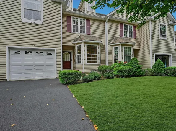 85 Deer Valley Drive #85, Nesconset, NY 11767
