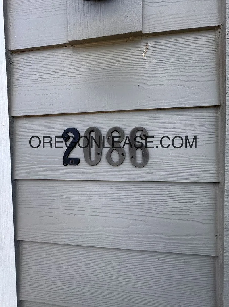 Modern 4-Bedroom Springfield Home with Custom Finishes & Fenced Yard — Photo 3
