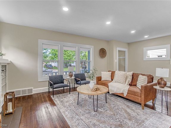 5th image of 3856 W 158th St
