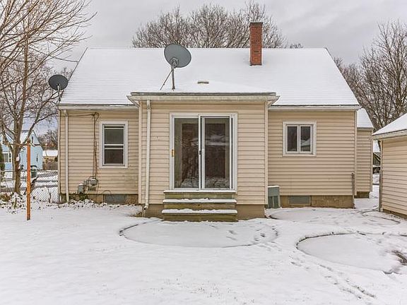 5th image of 76 Elwood Dr
