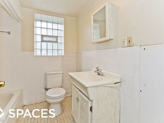 5th image of 1629 N Claremont Ave APT Gw