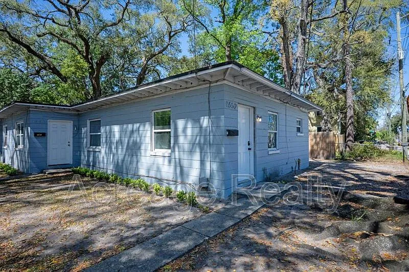 2 bed, 1.0 bath, 704 sqft, $1,000 — Photo 2
