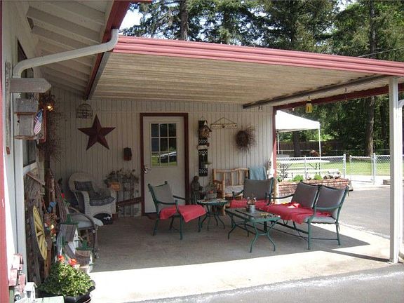 Nice covered patio to enjoy the great outdoors!