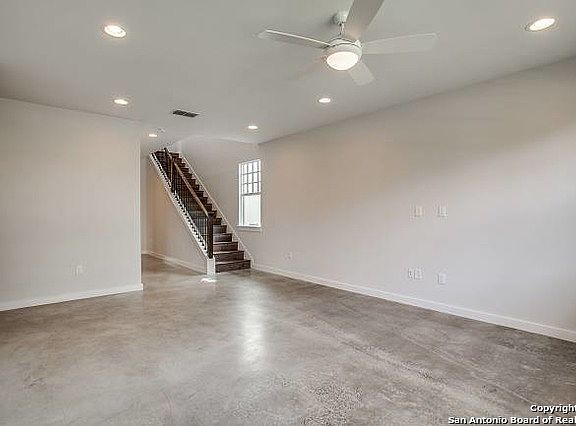 5th image of 338 E Olmos Dr