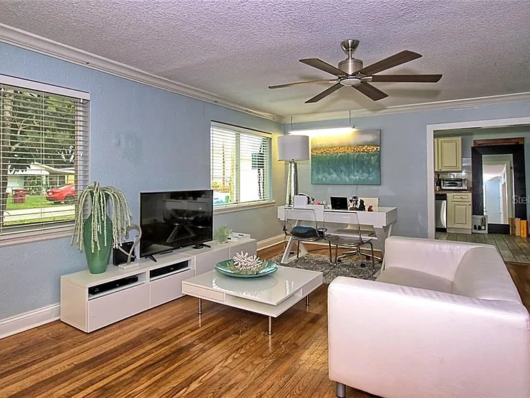 3001 E Jefferson St — Photo 24