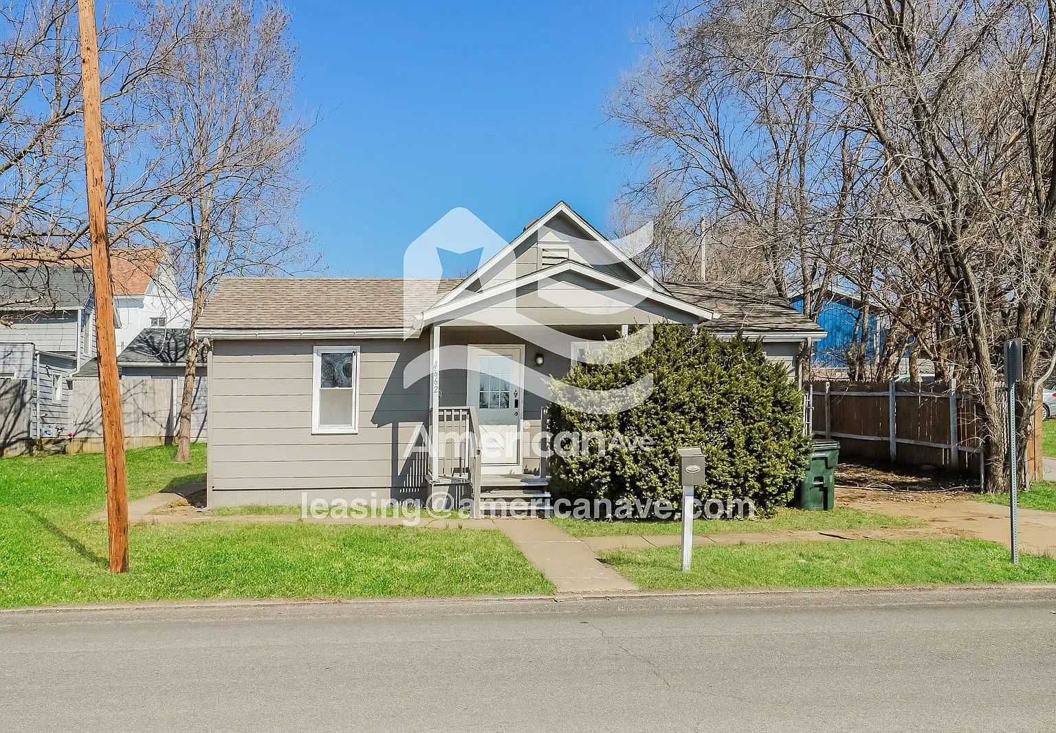 2 bed, 1.0 bath, 854 sqft, $1,037 — Photo 1